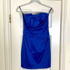 Jessica McClintock for Gunne Sax. Size 3. Royal blue strapless with boning.